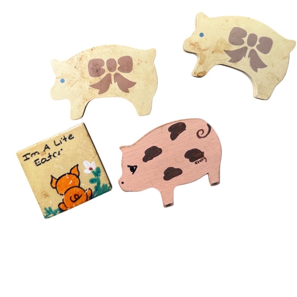 Vintage Russ Berrie Wood Pig Magnets Lot of 4 Country Farmhouse Kitchen Decor
